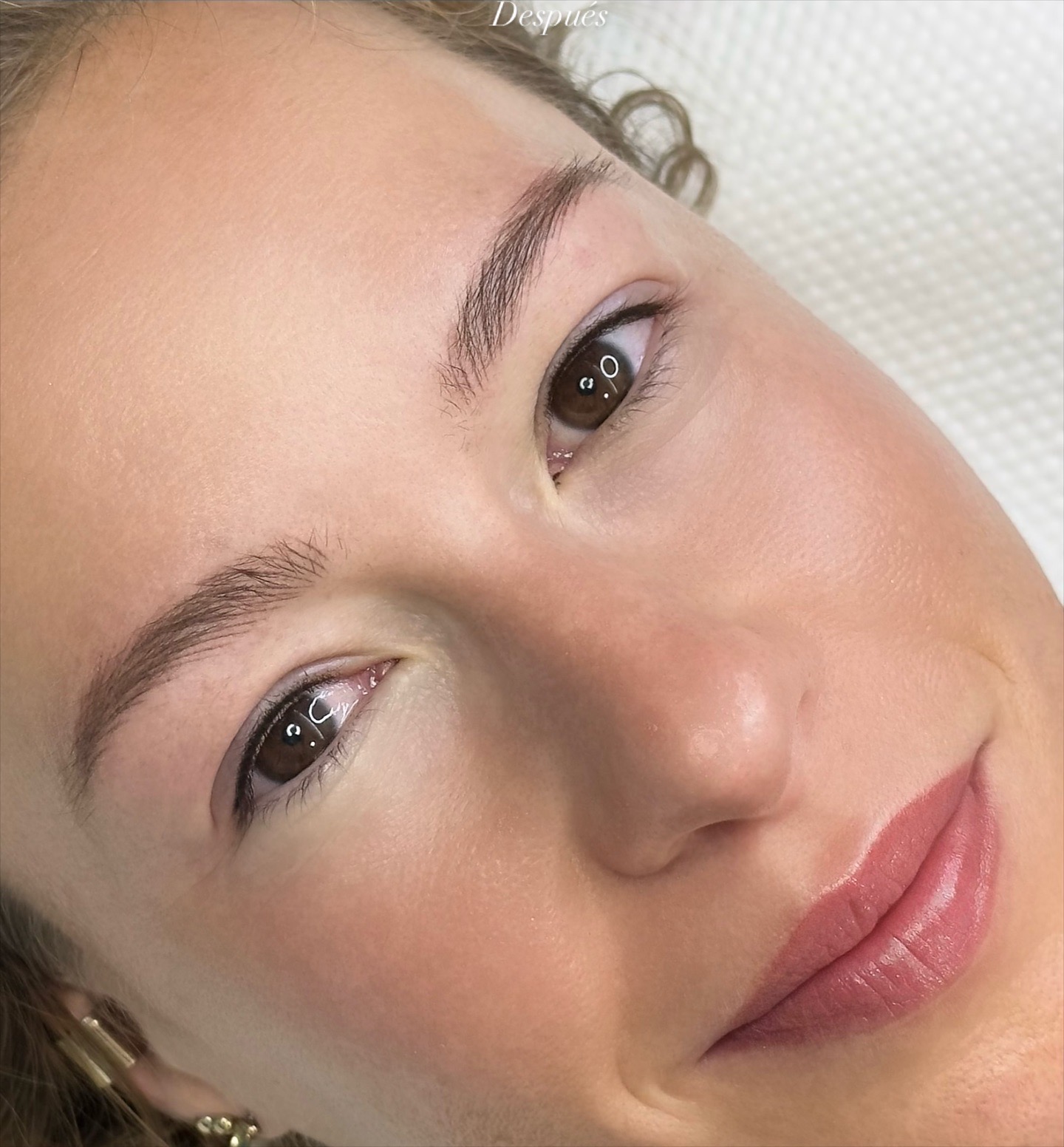 Después de un tratamiento Hair Stroke realizado por Monika Golda en Madrid